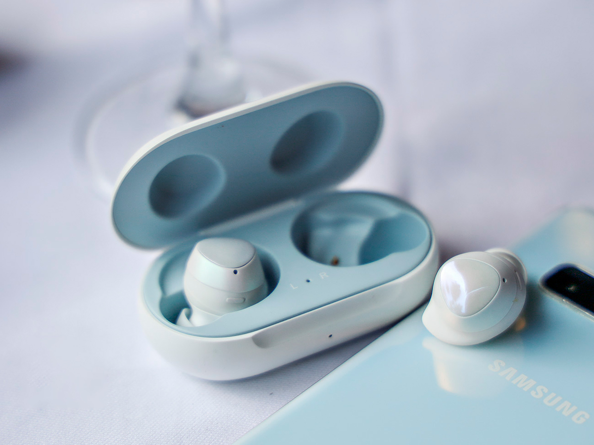 Беспроводные наушники Samsung Galaxy Buds: звук при себе